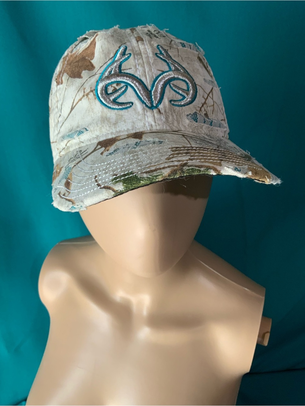 REALTREE, EXTRA COLORS CAMOUFLAGE DISTRESSED LACE ACCENT WOMENS’ CAP